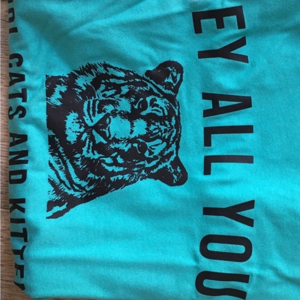Tiger King t-shirt Hey all you cool cats and kittens size L